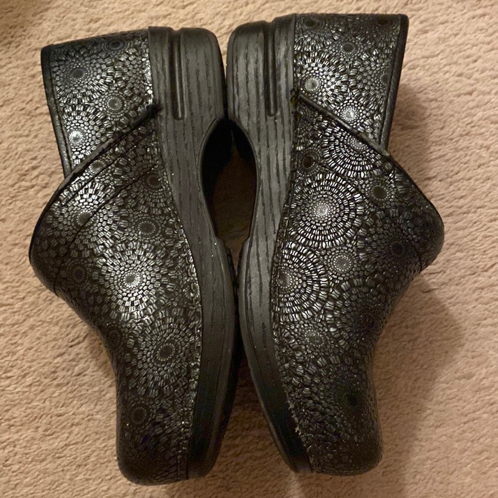 Dansko XP Clogs Medallion Print Size 39 - Picture 7 of 9